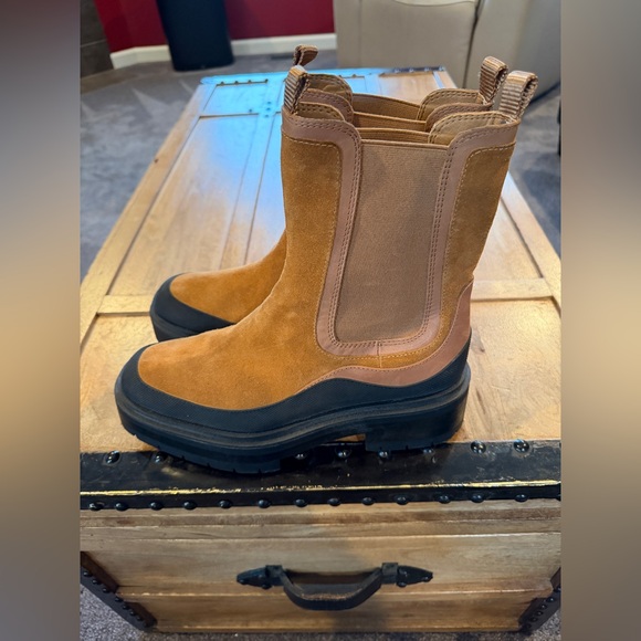 Sam Edelman women’s Tan Chelsea Boots - Picture 3 of 9